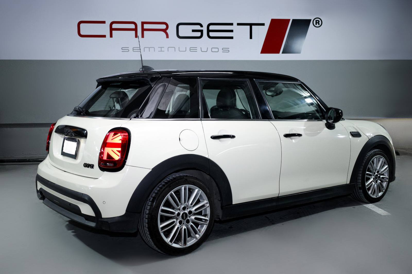 541010879_701796342878545_108308920116995341_n